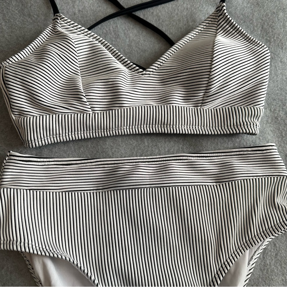 NWT Cupshe white black striped bikini size S - Picture 2 of 5
